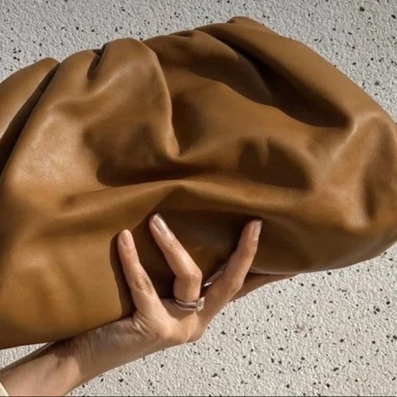 Calfskin magnetic closure clutch - Picture 1 of 8